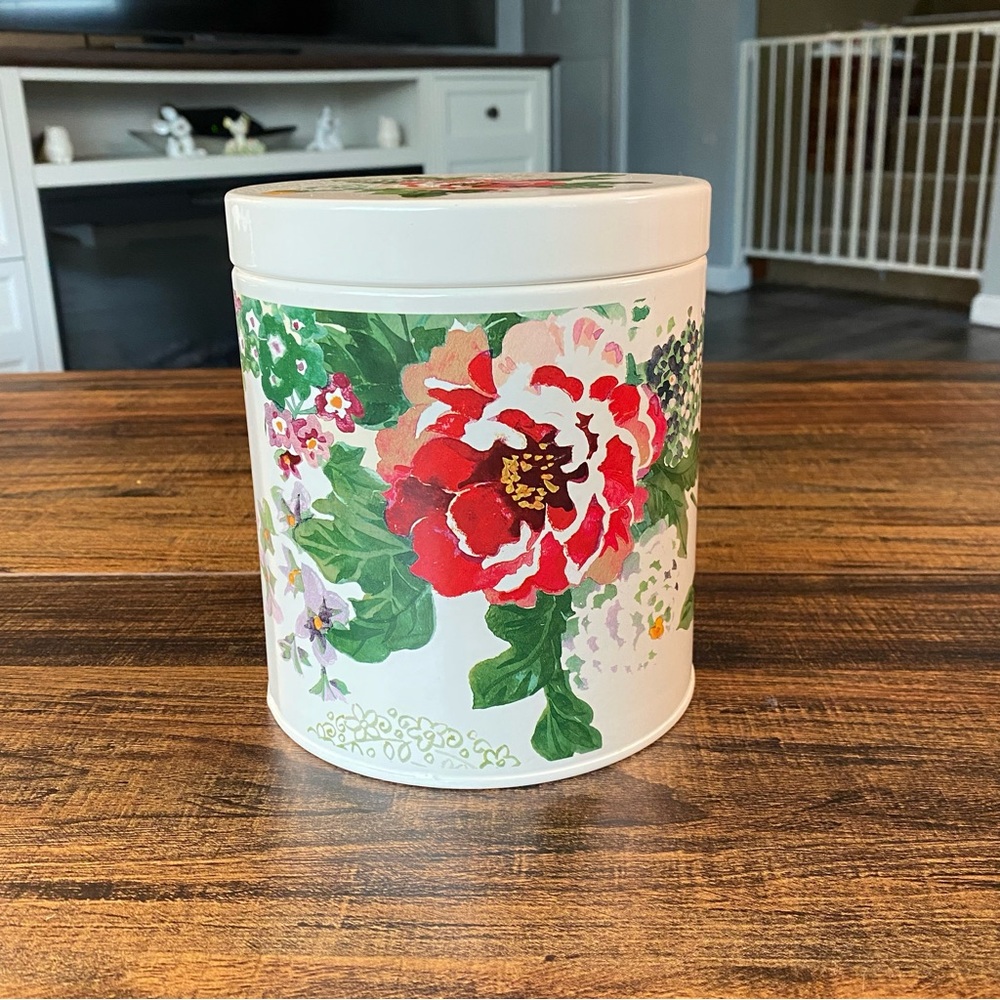 The Pioneer Woman floral carbon steel medium size canister